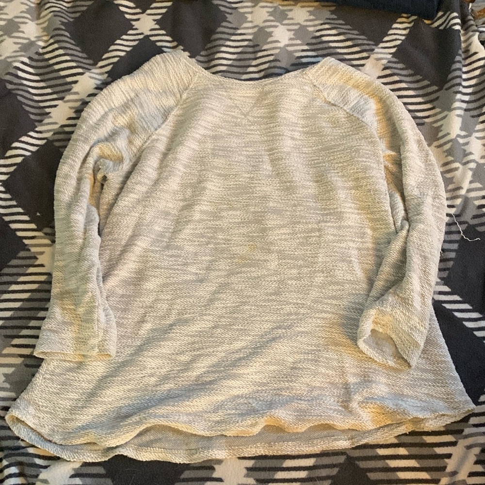 A comfy thin sweeter.